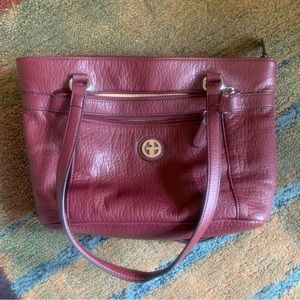 This is a wonderful Giani Bernini handbag in great condition.